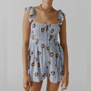 Women’s Urban Outfitters floral romper size medium
